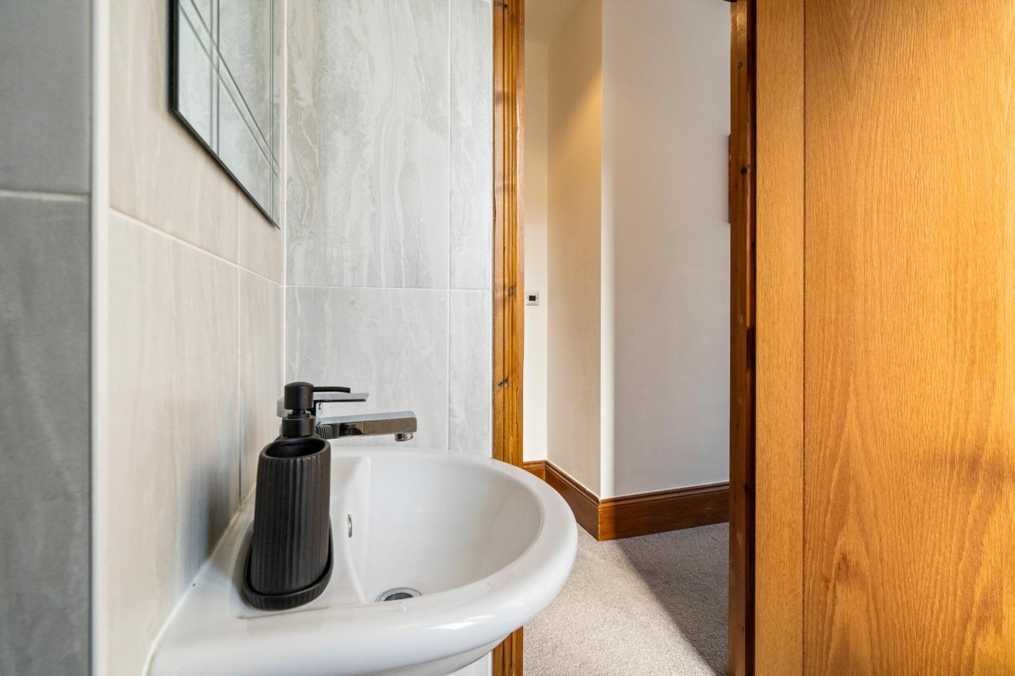 Modern 2 Bedroom Apartment In Mitcham, London Zewnętrze zdjęcie